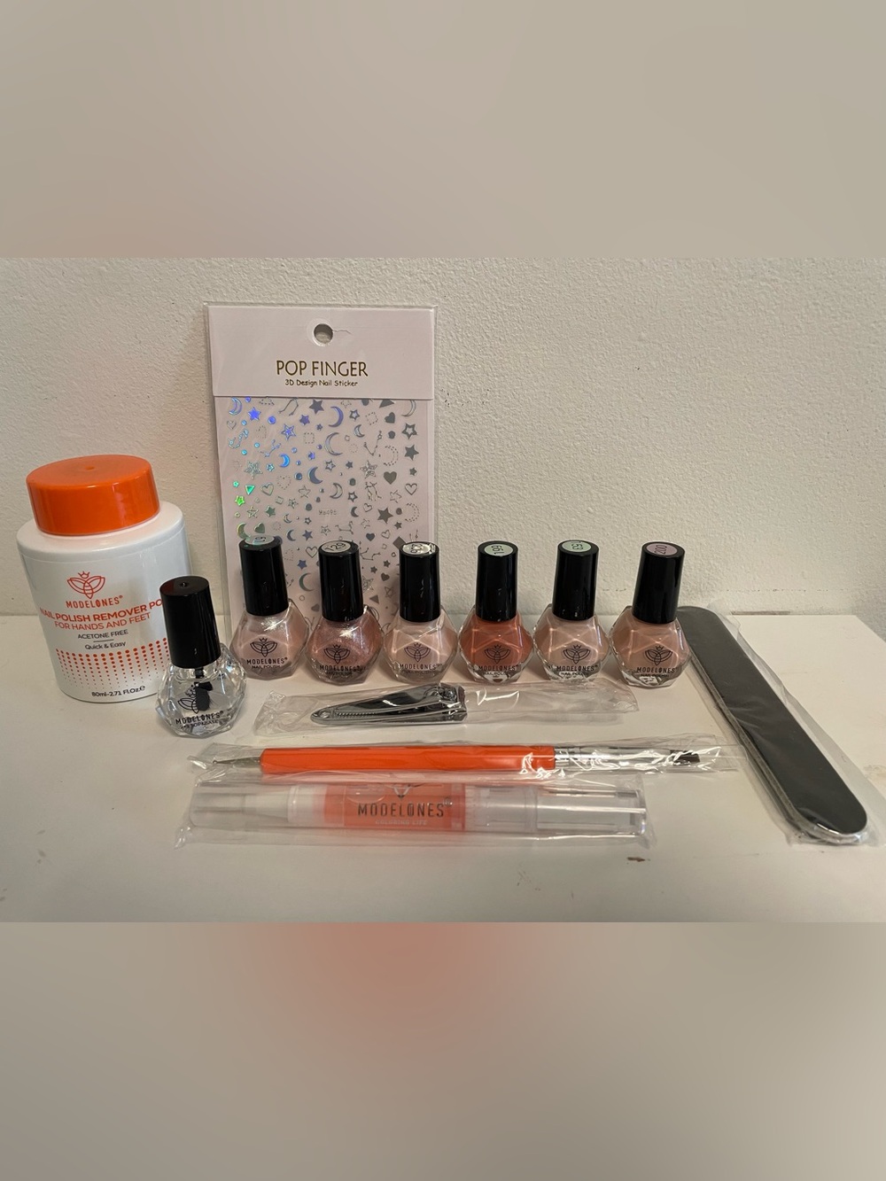 New, Nail care and polish set